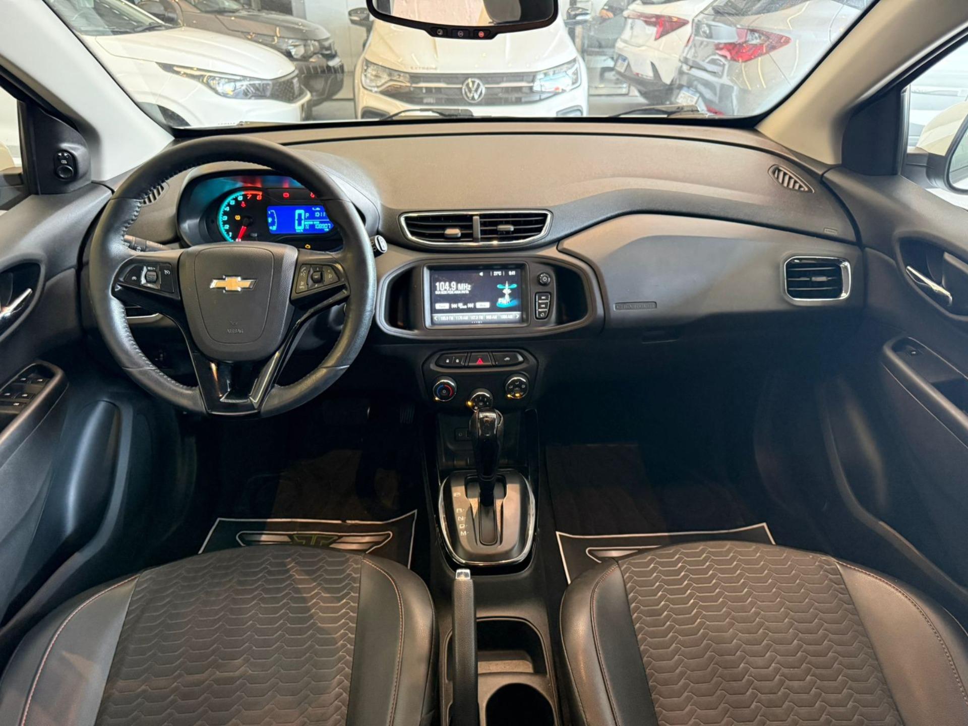 CHEVROLET Onix Hatch - Foto