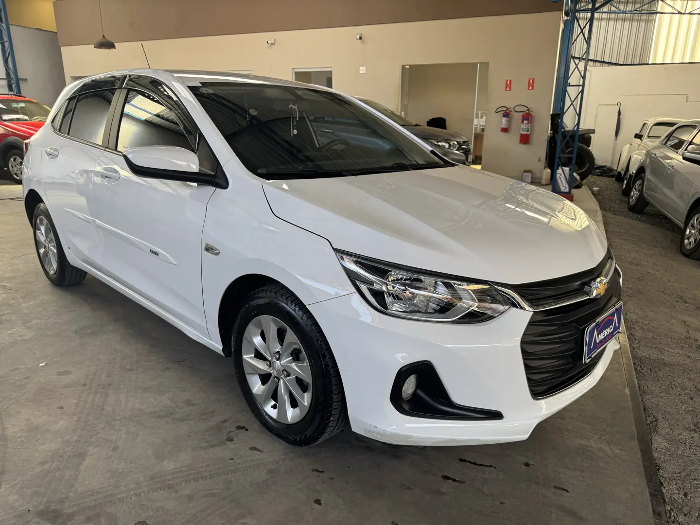 CHEVROLET Onix Hatch - Foto