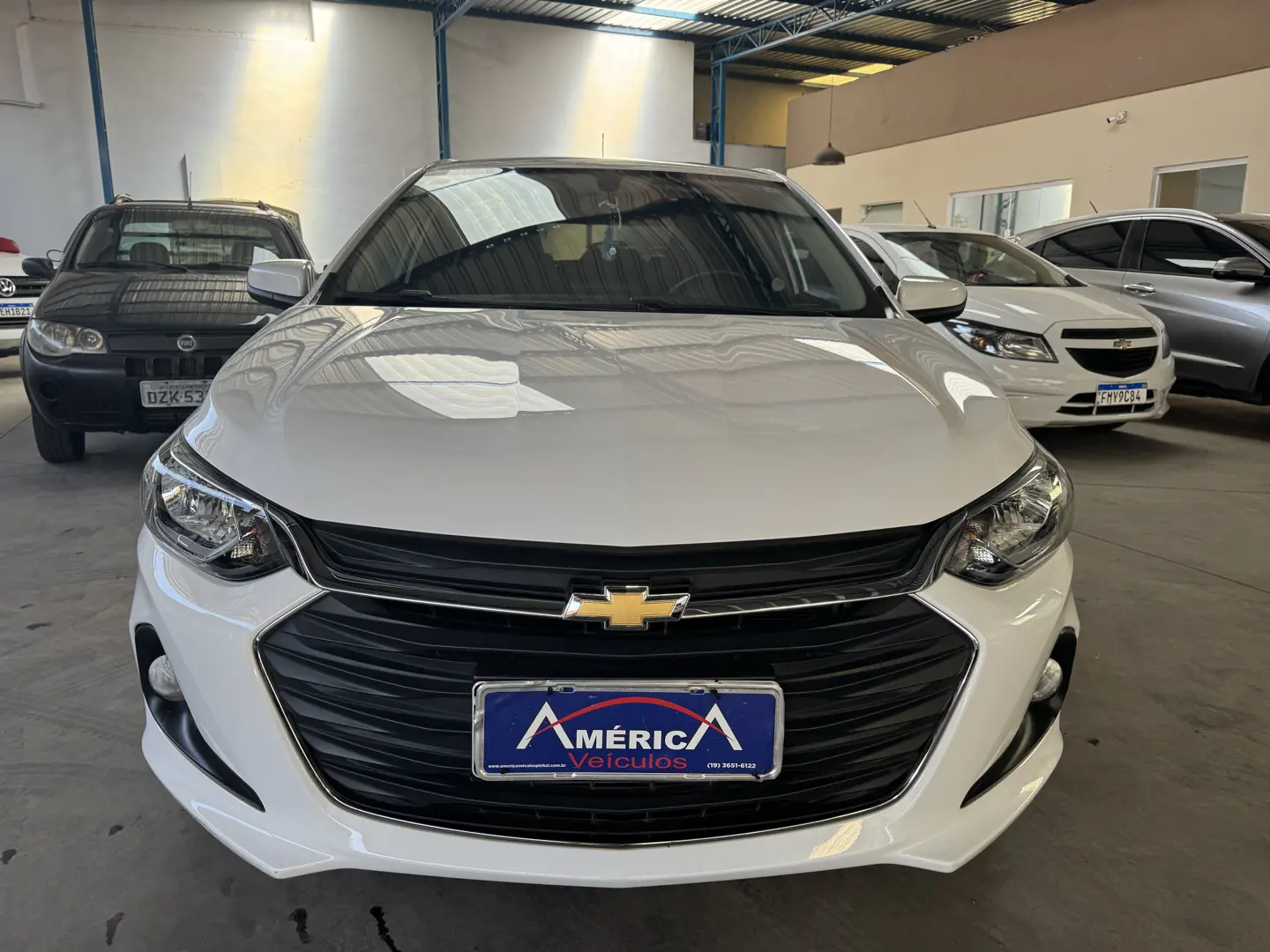 CHEVROLET Onix Hatch - Foto