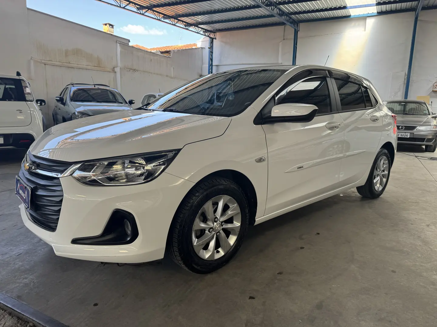 CHEVROLET Onix Hatch - Foto