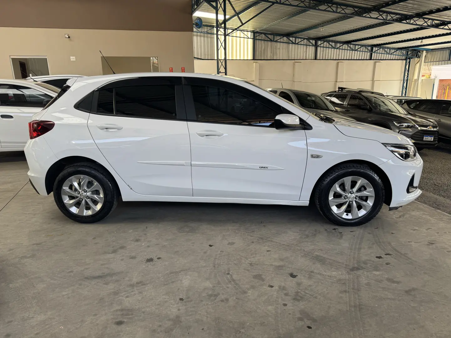 CHEVROLET Onix Hatch - Foto