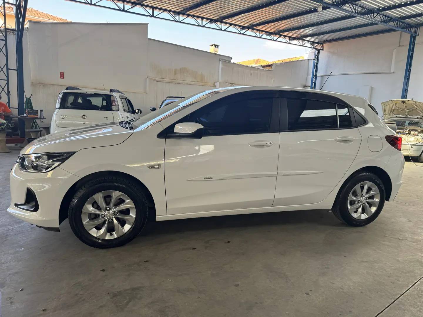 CHEVROLET Onix Hatch - Foto