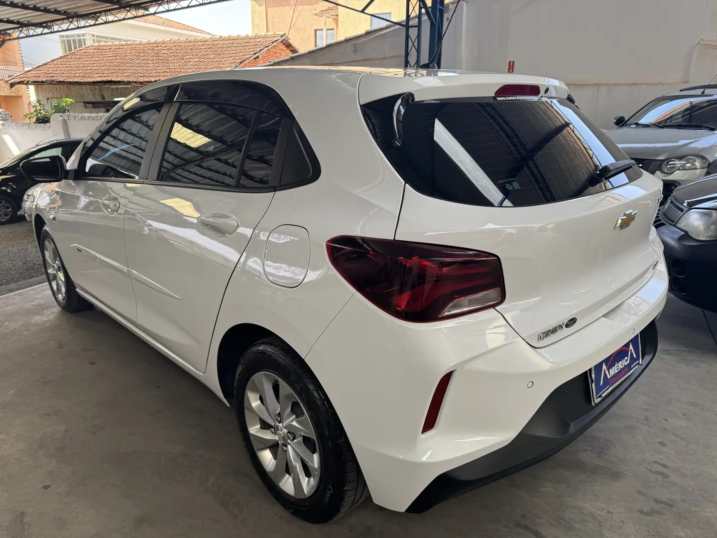 CHEVROLET Onix Hatch - Foto