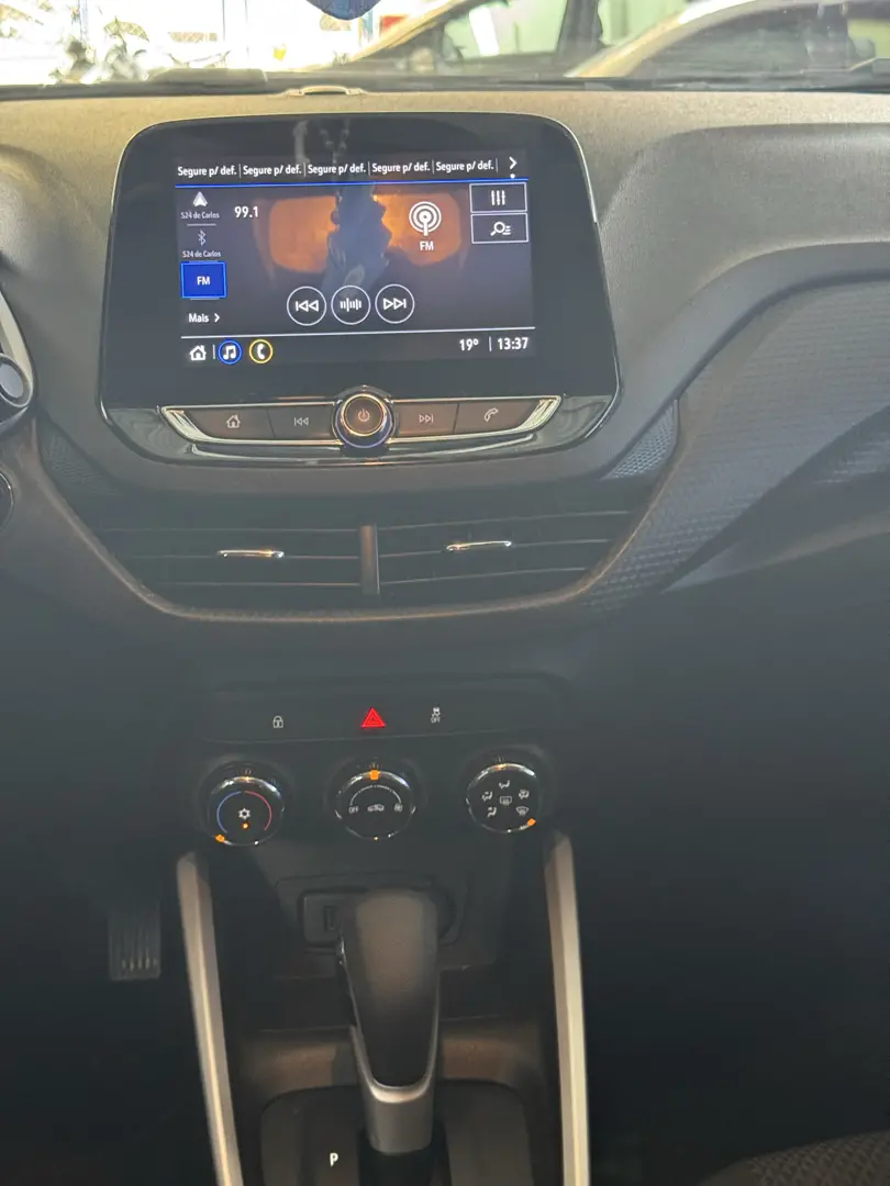 CHEVROLET Onix Hatch - Foto