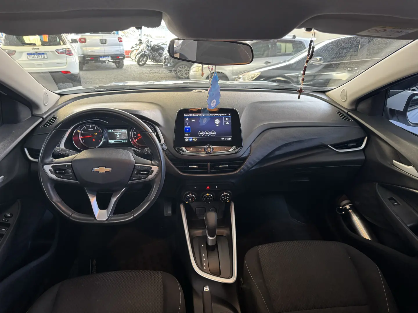 CHEVROLET Onix Hatch - Foto