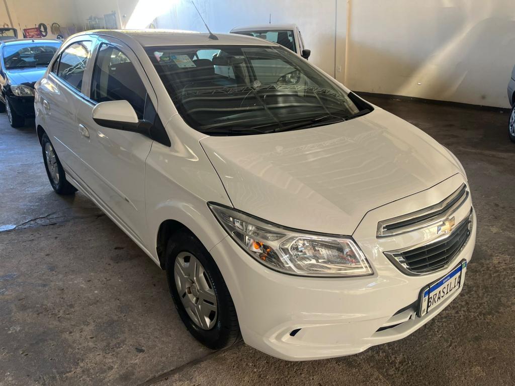 CHEVROLET Onix Hatch - Foto