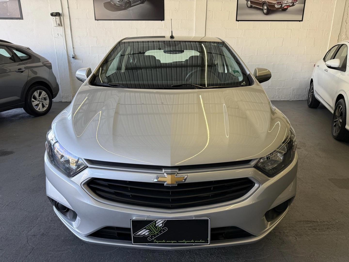 CHEVROLET Onix Hatch - Foto