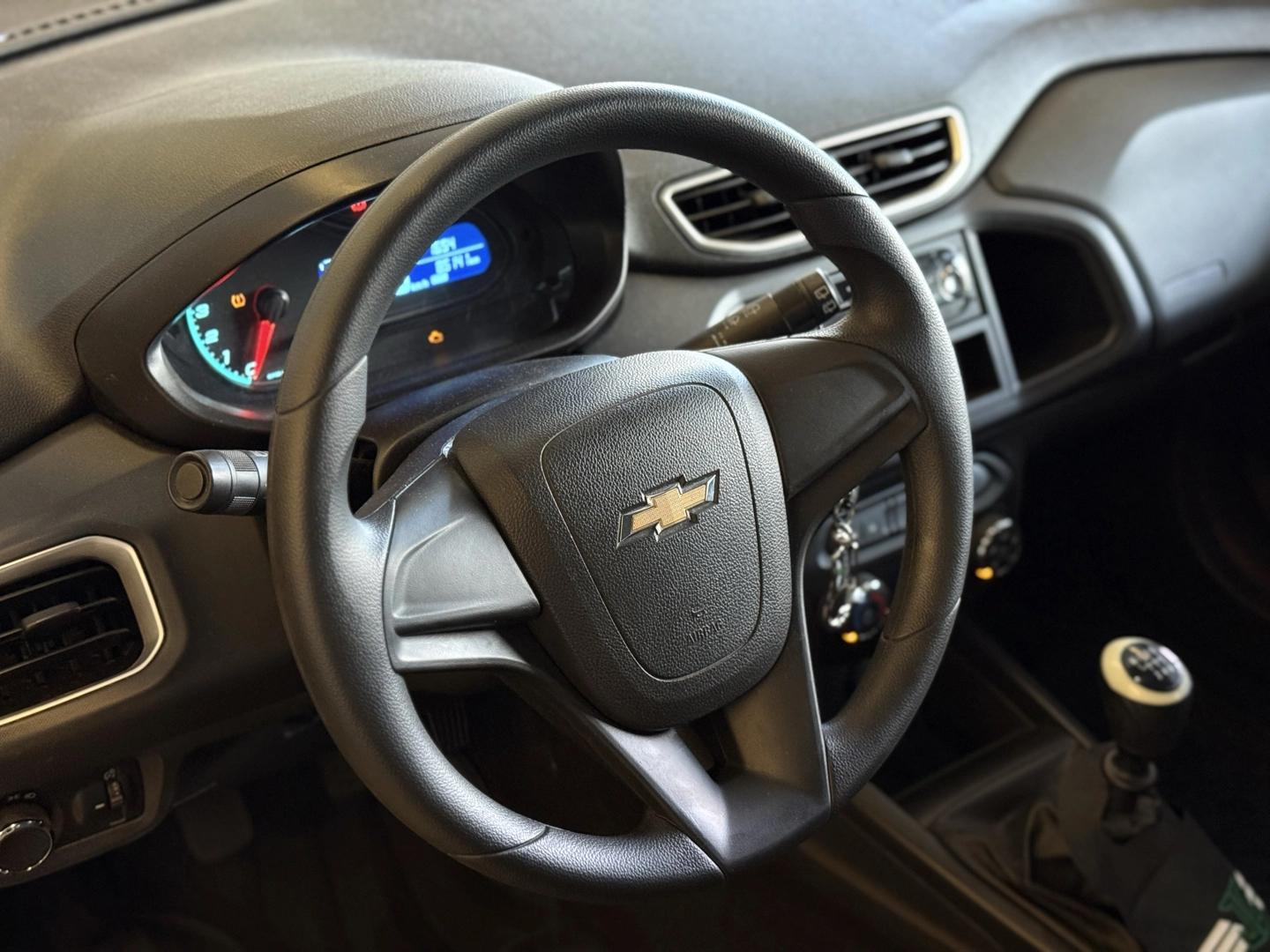 CHEVROLET Onix Hatch - Foto