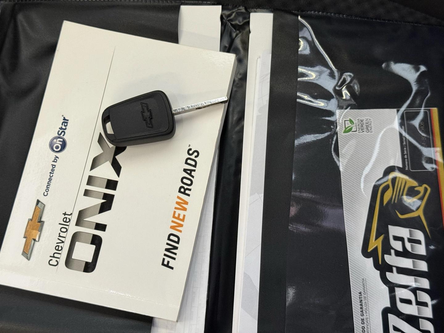 CHEVROLET Onix Hatch - Foto