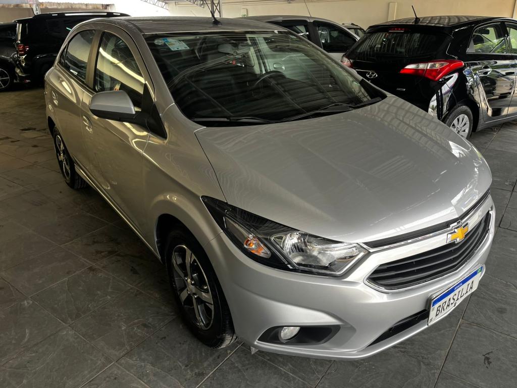 CHEVROLET Onix Hatch - Foto