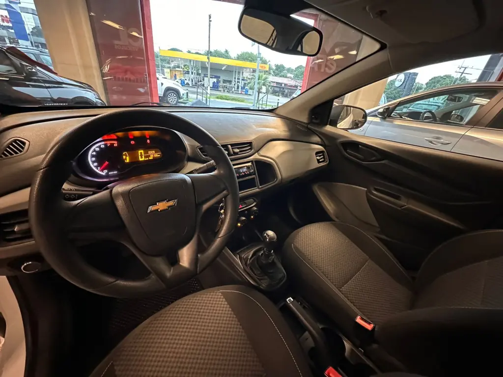 CHEVROLET Onix Hatch - Foto