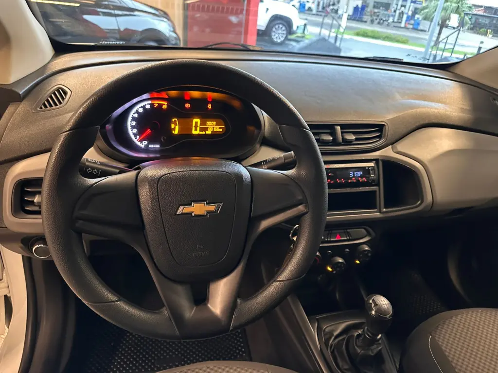 CHEVROLET Onix Hatch - Foto