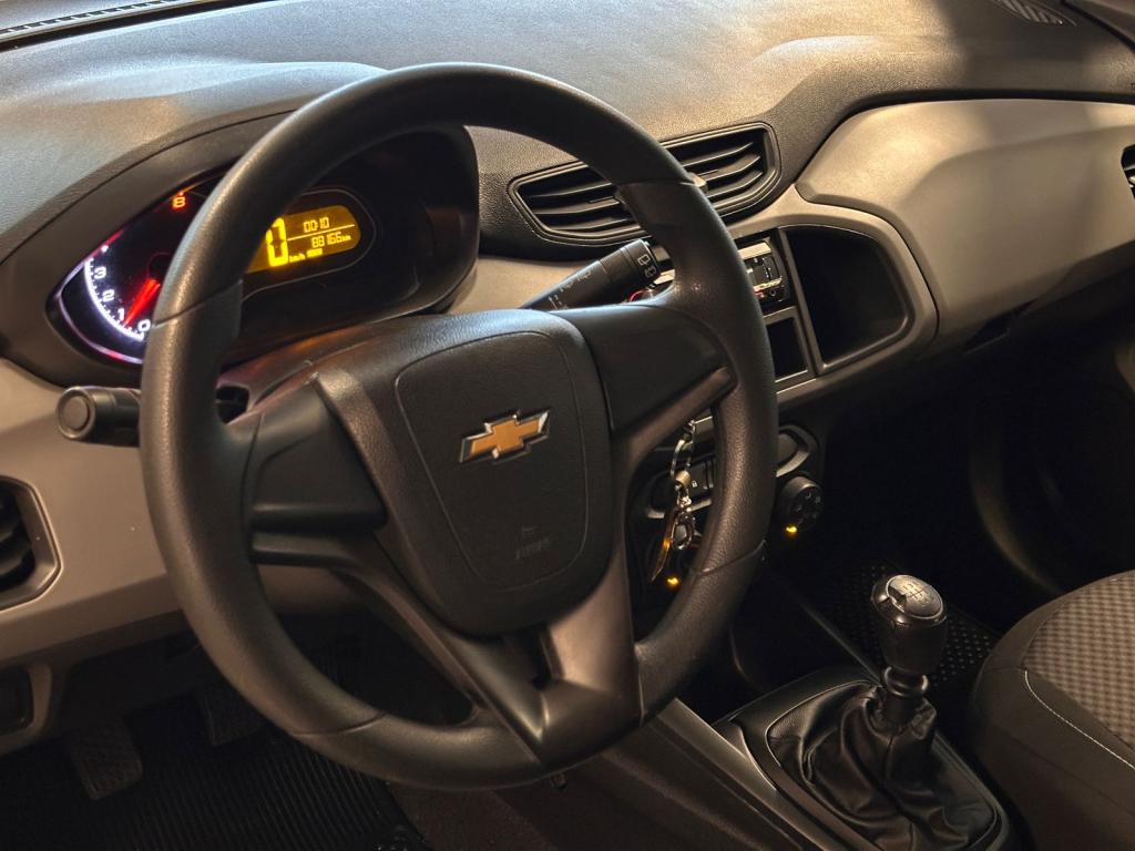 CHEVROLET Onix Hatch - Foto