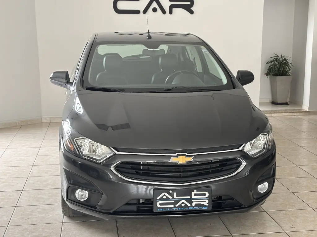 CHEVROLET Onix Hatch - Foto
