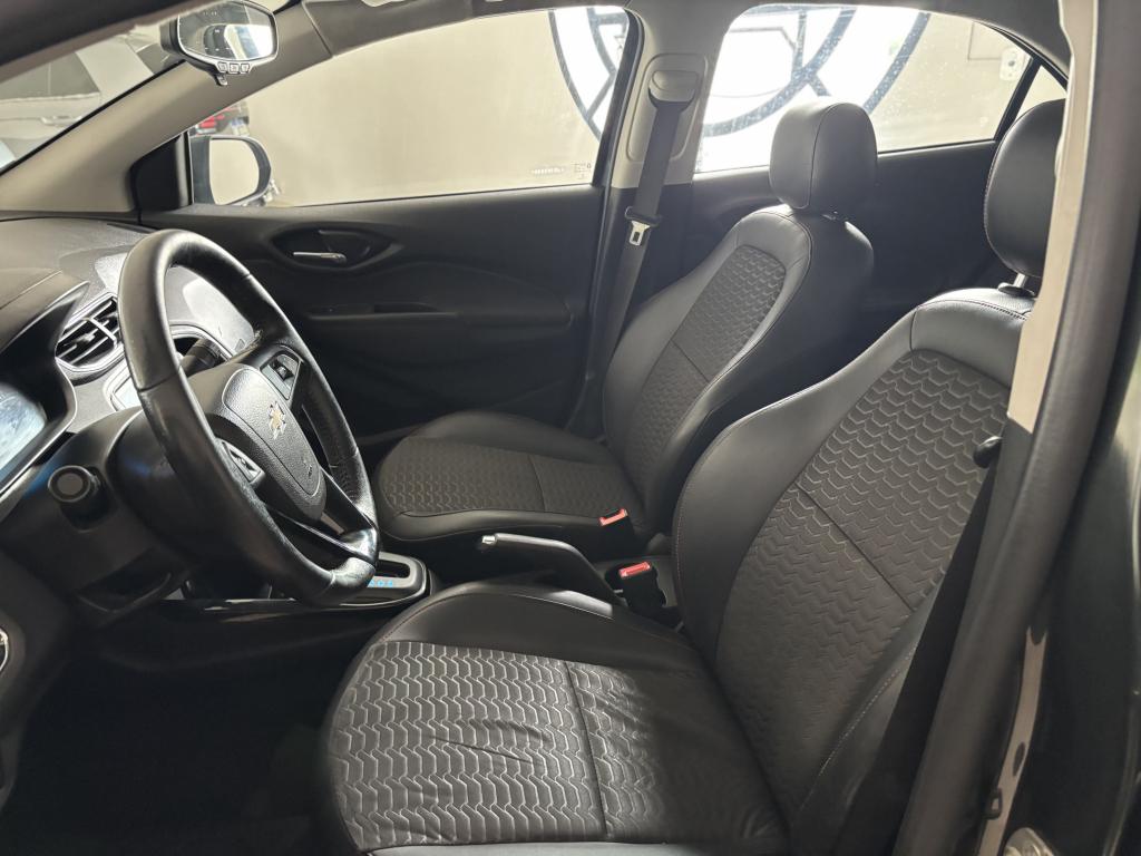 CHEVROLET Onix Hatch - Foto