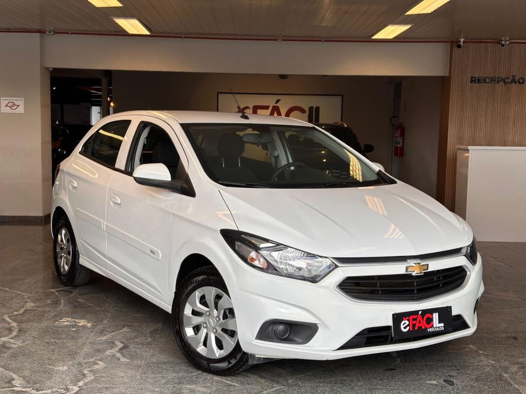 CHEVROLET Onix Hatch - Foto