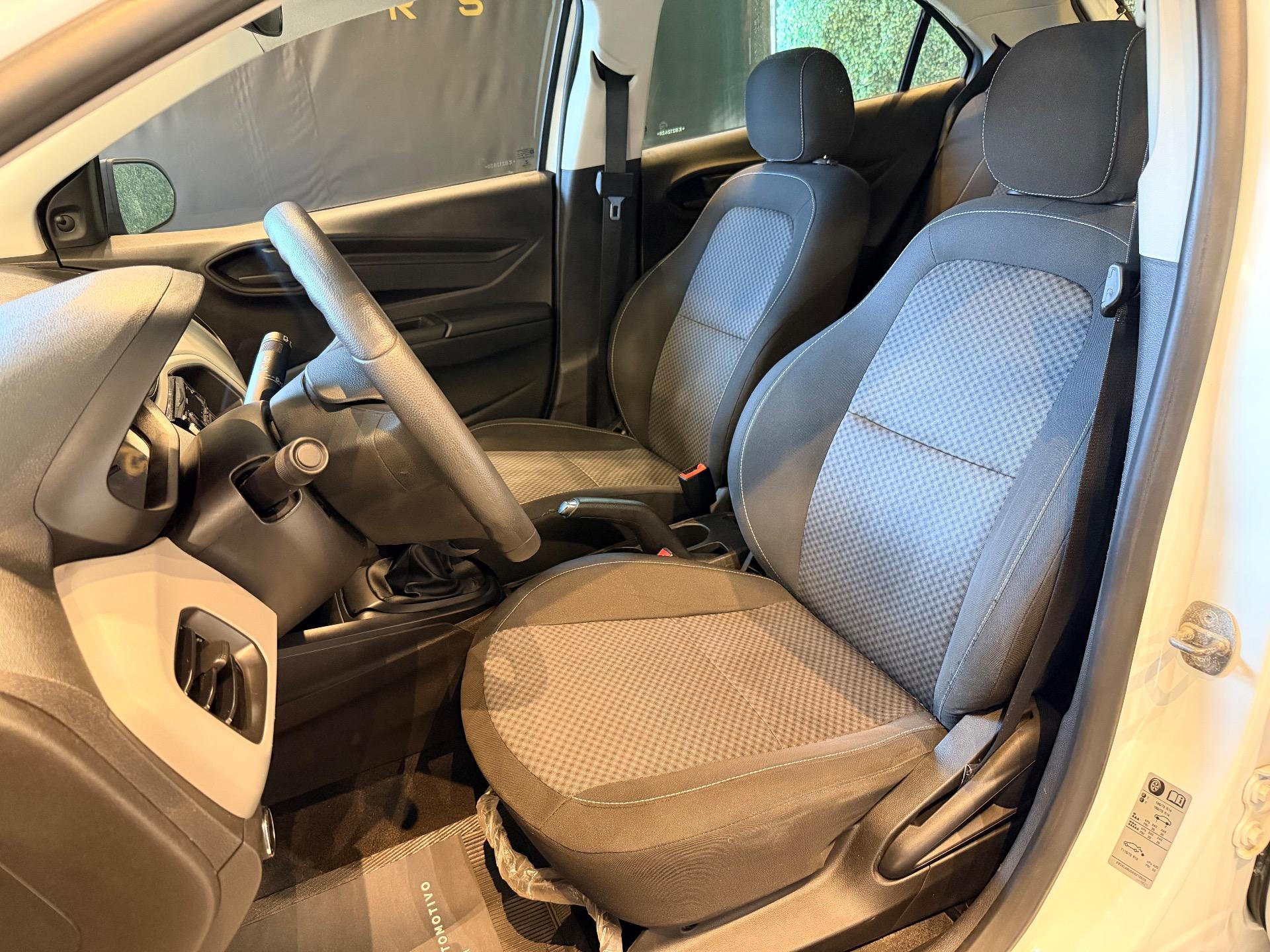 CHEVROLET Onix Hatch - Foto