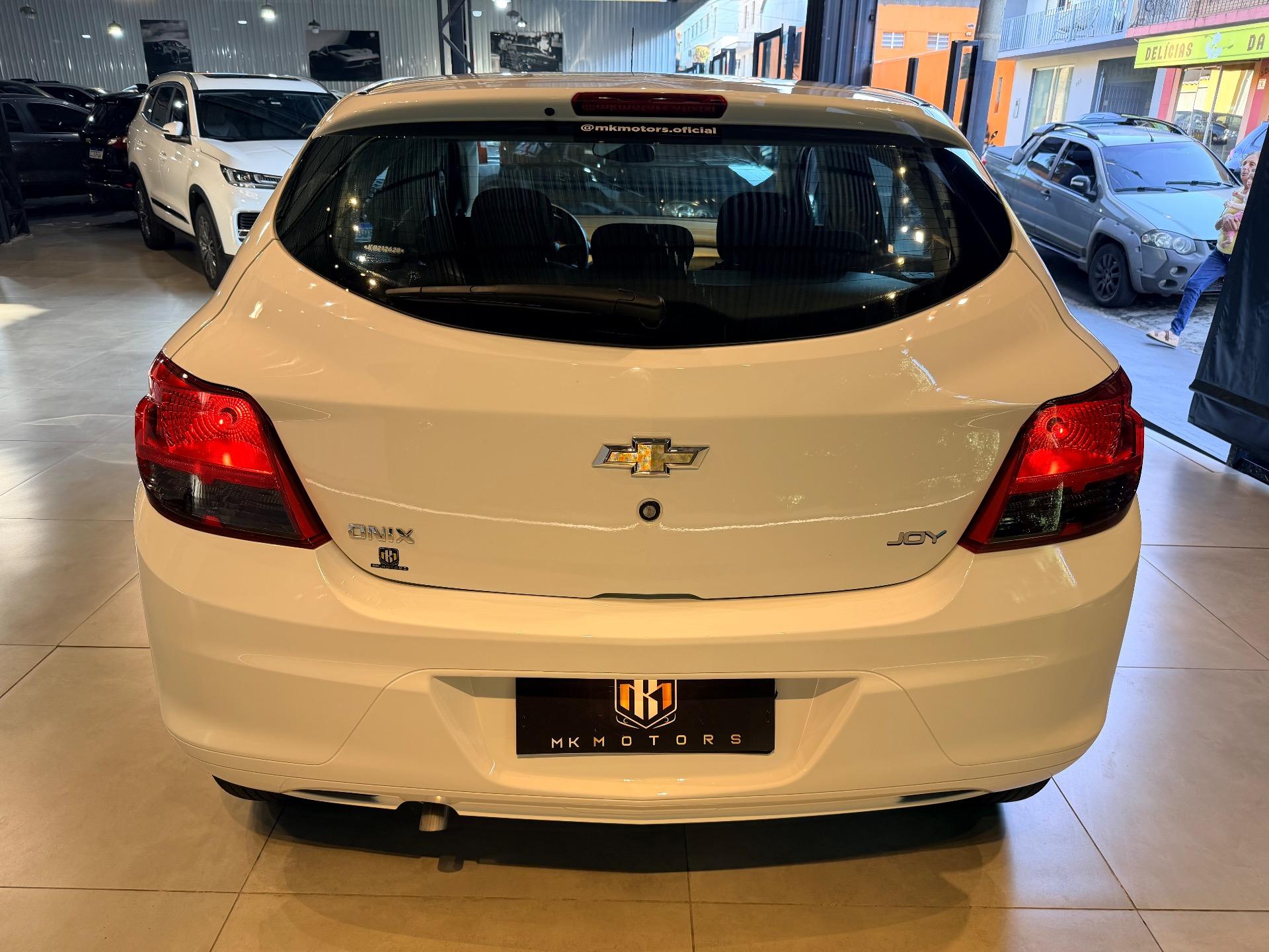 CHEVROLET Onix Hatch - Foto