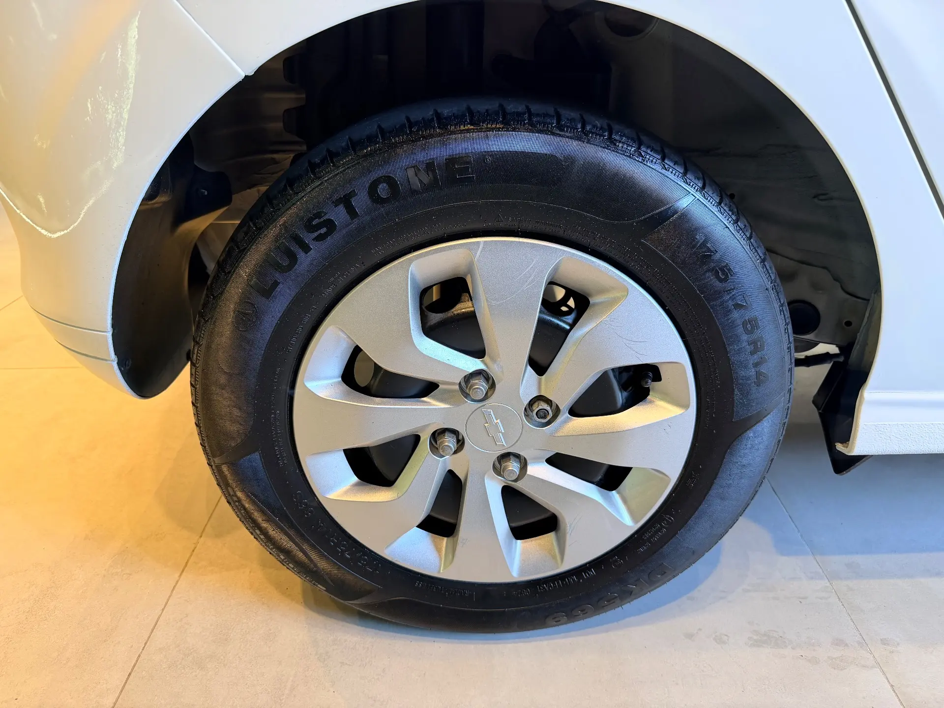 CHEVROLET Onix Hatch - Foto