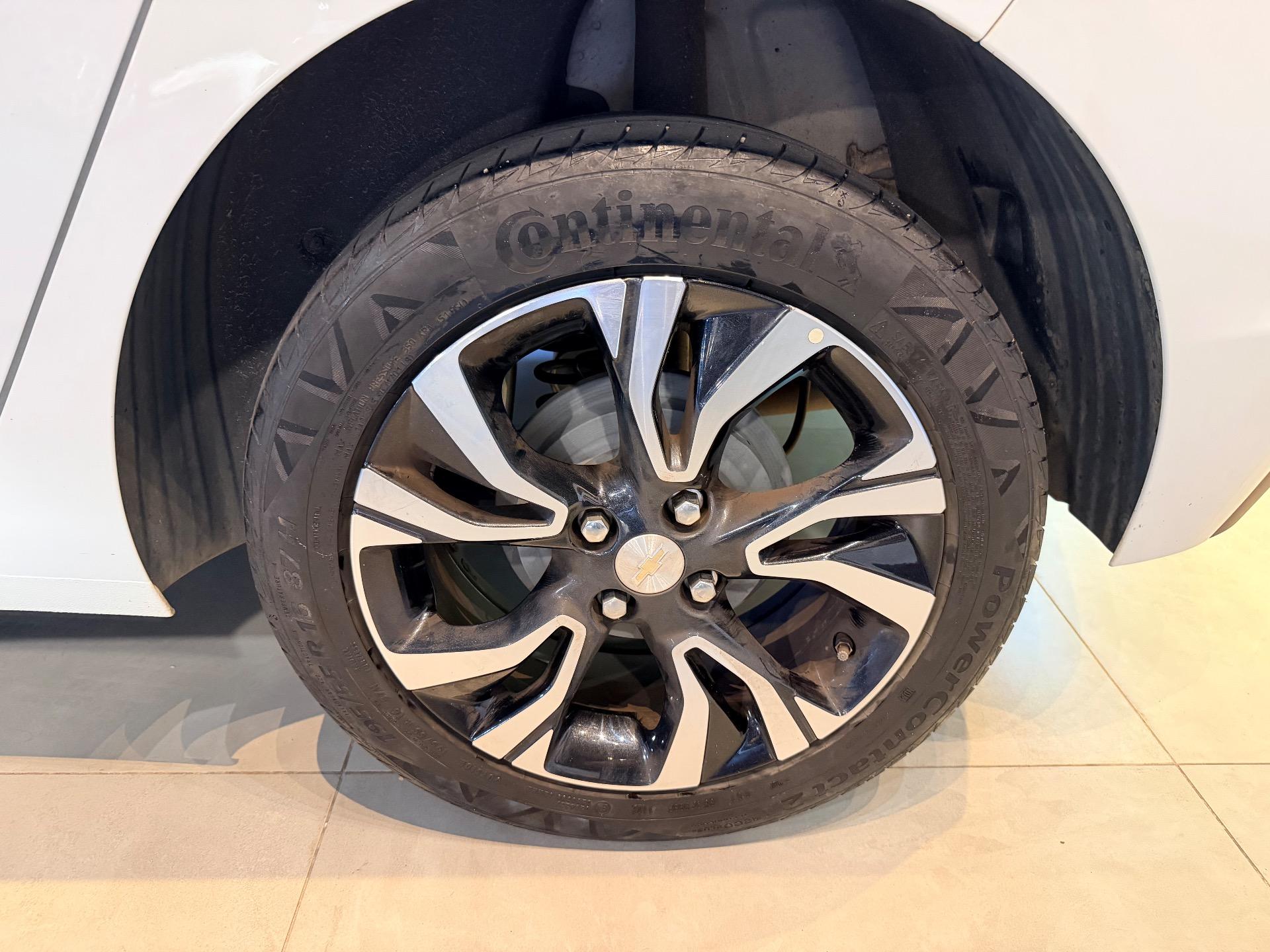 CHEVROLET Onix Hatch - Foto