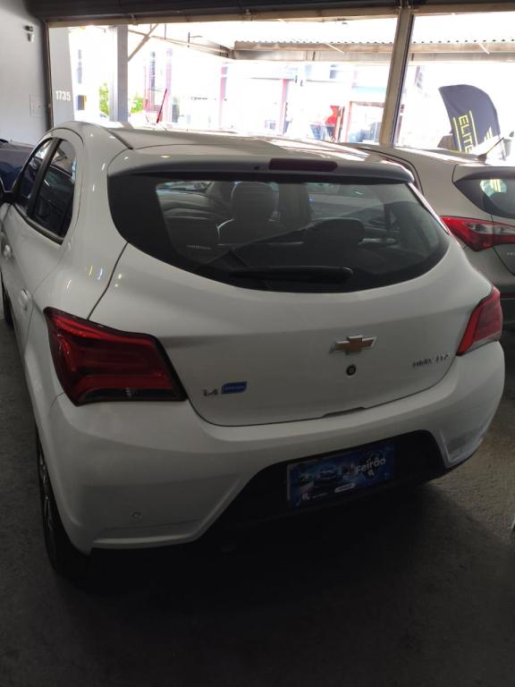 CHEVROLET Onix Hatch - Foto