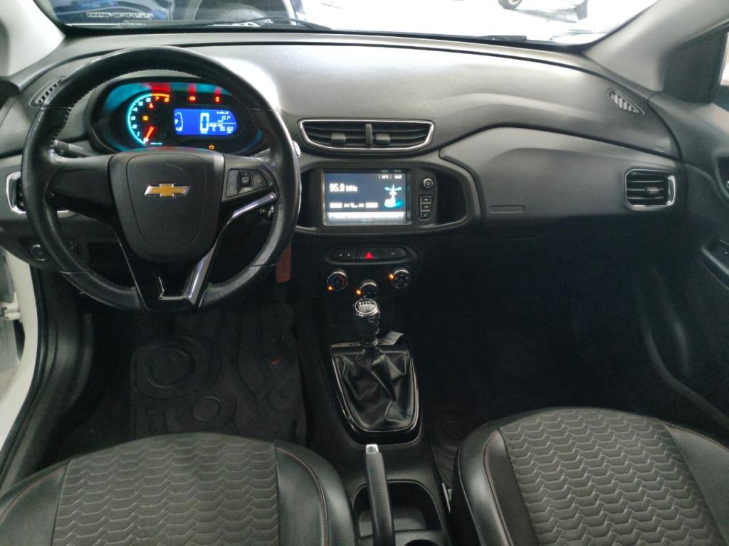 CHEVROLET Onix Hatch - Foto