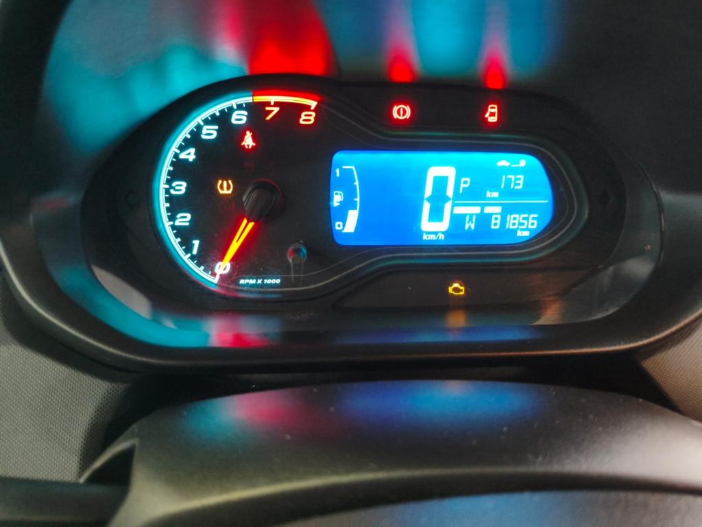 CHEVROLET Onix Hatch - Foto