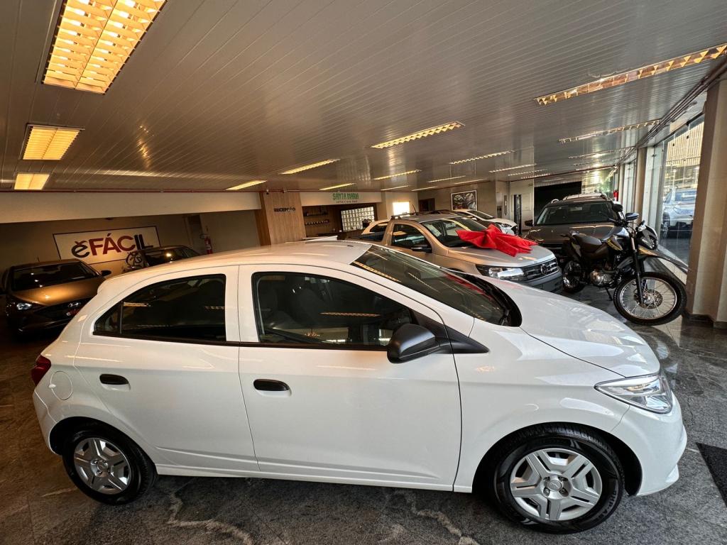 CHEVROLET Onix Hatch - Foto