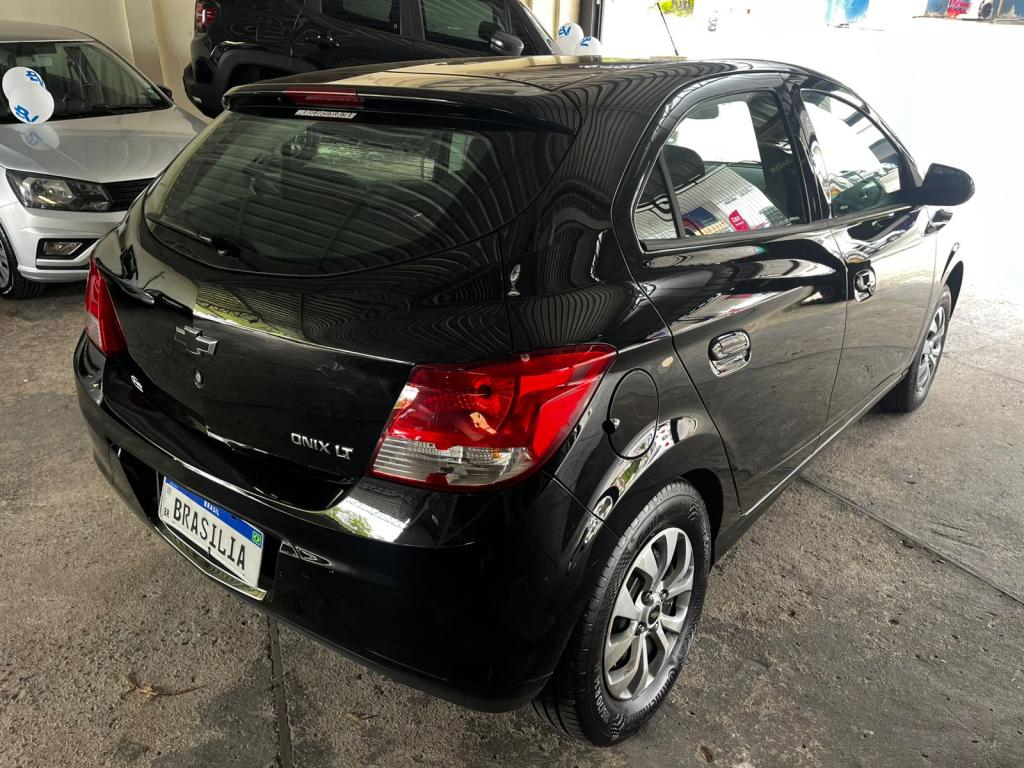 CHEVROLET Onix Hatch - Foto
