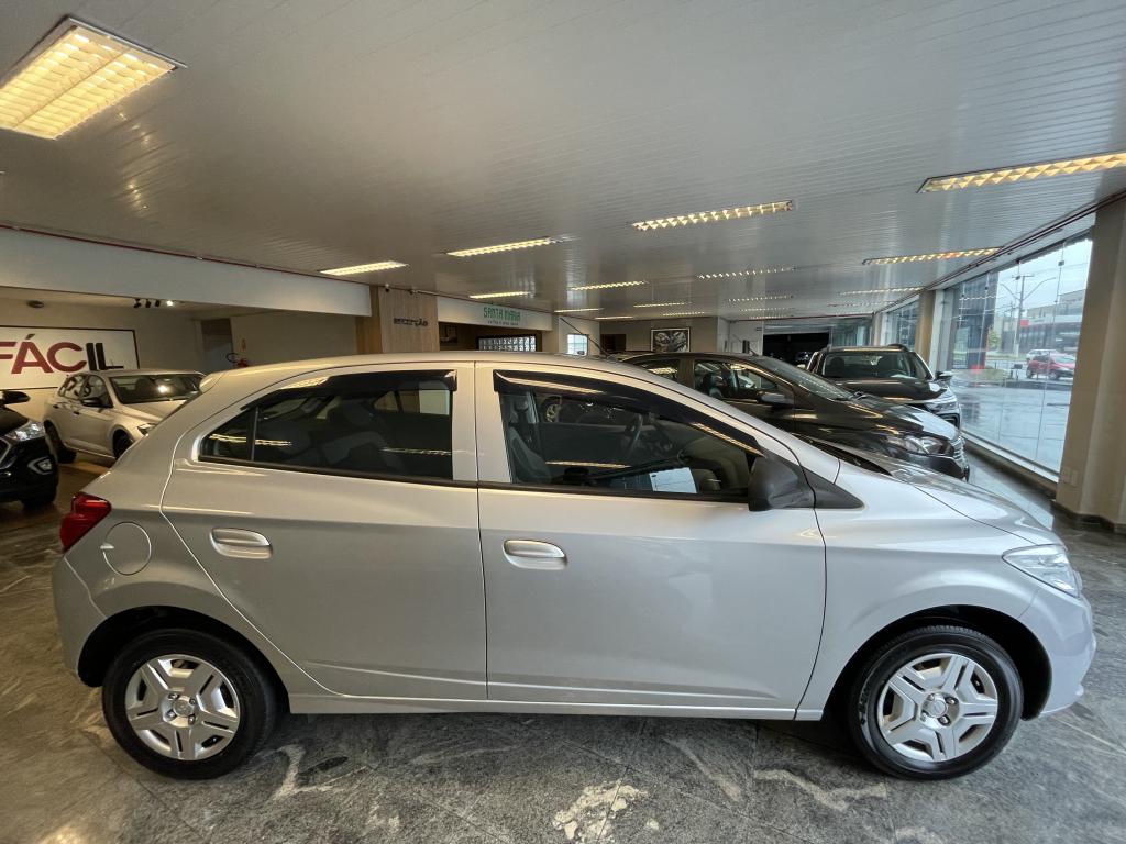 CHEVROLET Onix Hatch - Foto