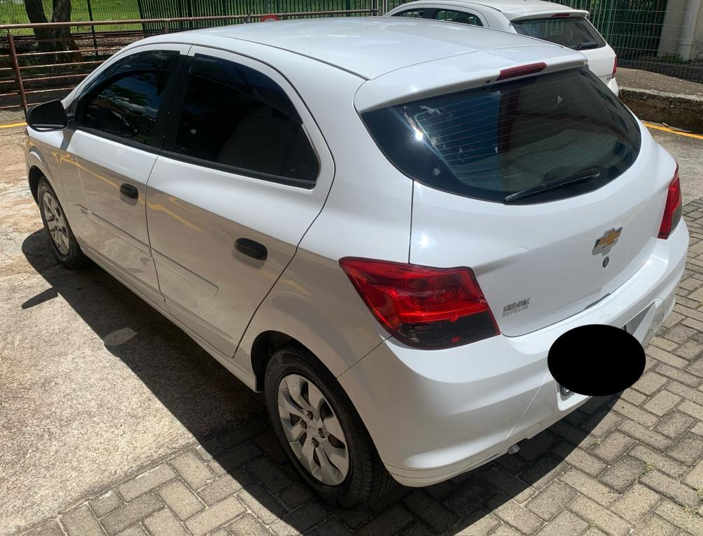 CHEVROLET Onix Hatch - Foto