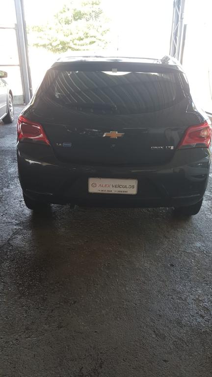 CHEVROLET Onix Hatch - Foto