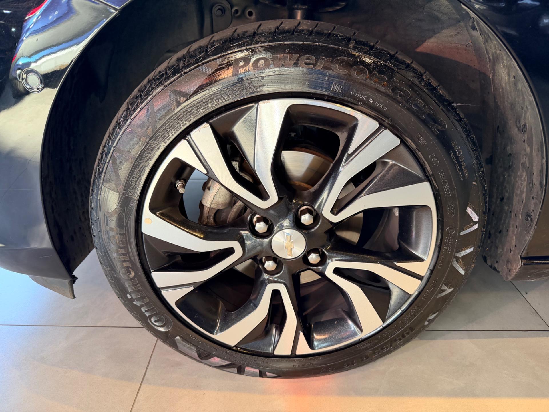 CHEVROLET Onix Hatch - Foto