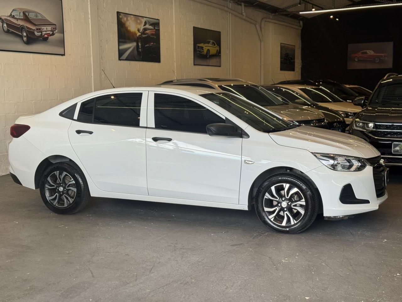 CHEVROLET Onix Hatch - Foto