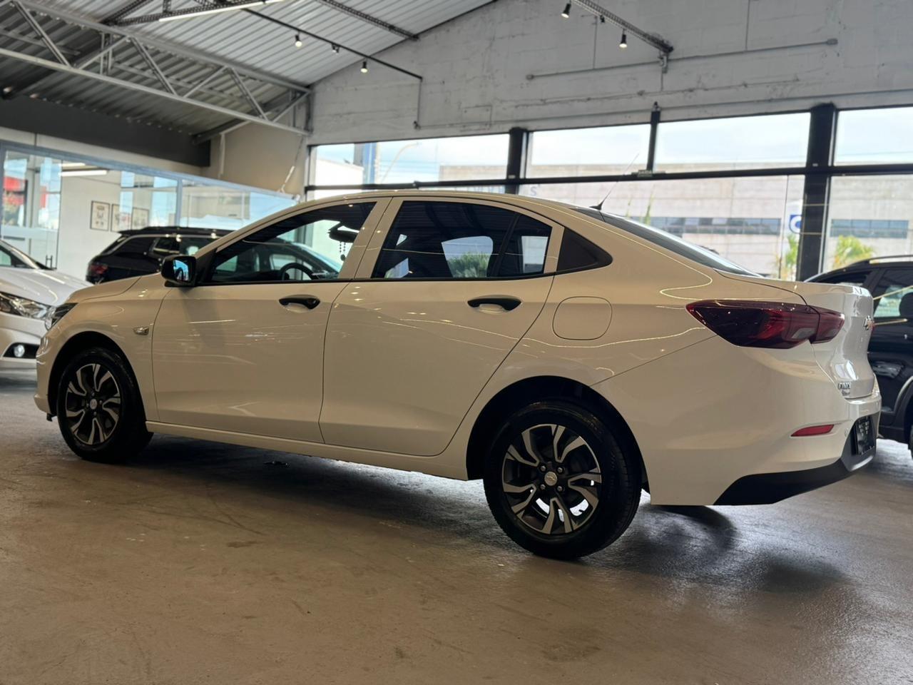 CHEVROLET Onix Hatch - Foto