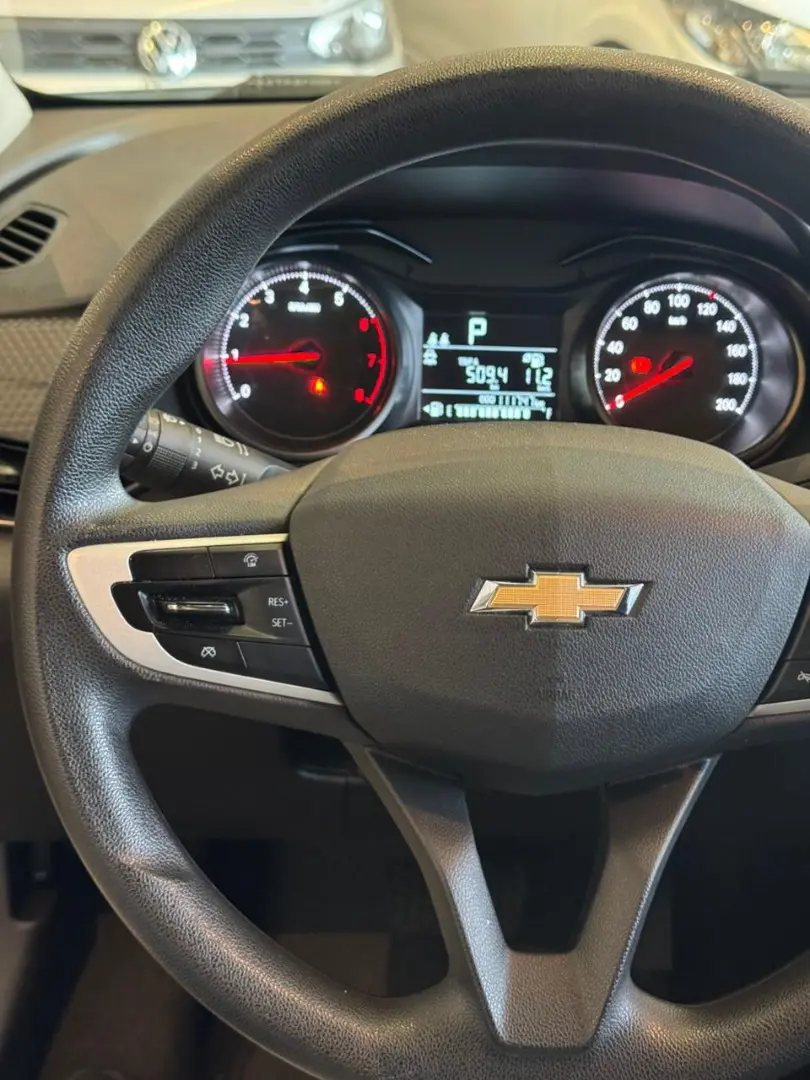 CHEVROLET Onix Hatch - Foto