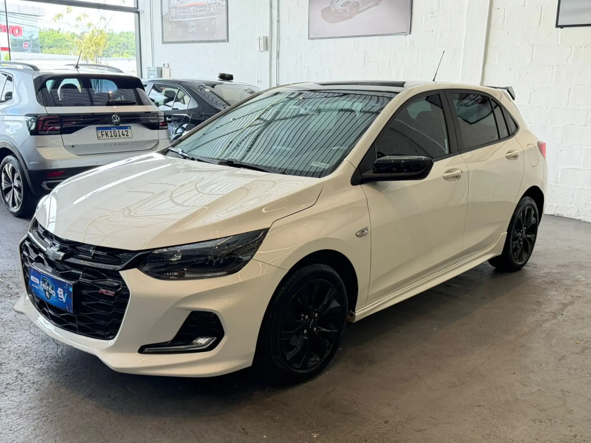 CHEVROLET Onix Hatch - Foto
