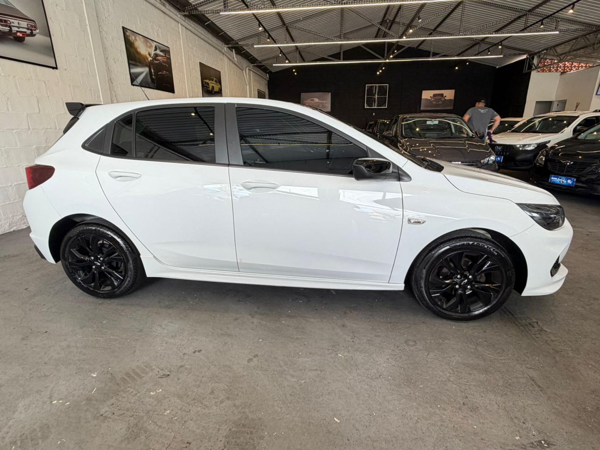 CHEVROLET Onix Hatch - Foto