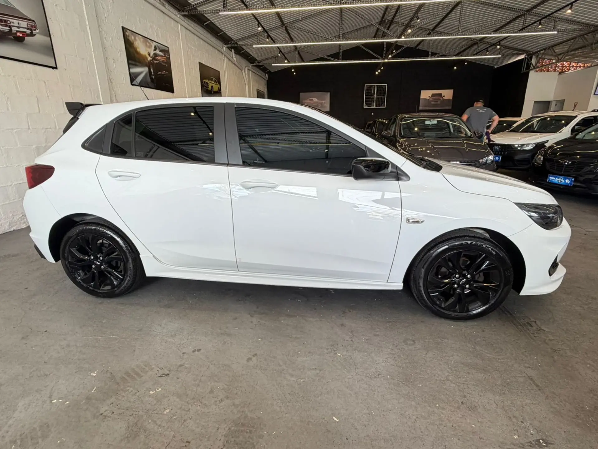 CHEVROLET Onix Hatch - Foto