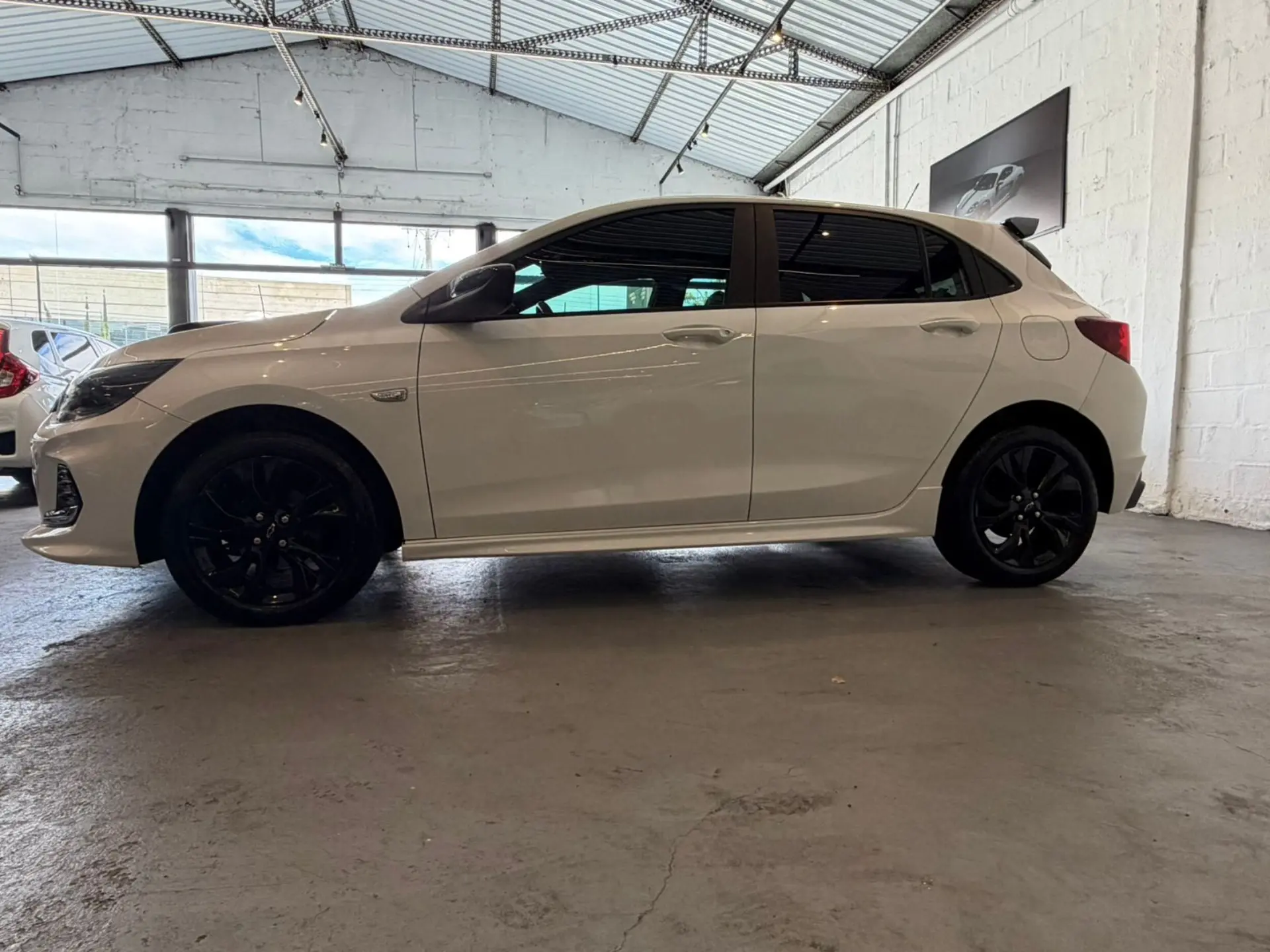 CHEVROLET Onix Hatch - Foto