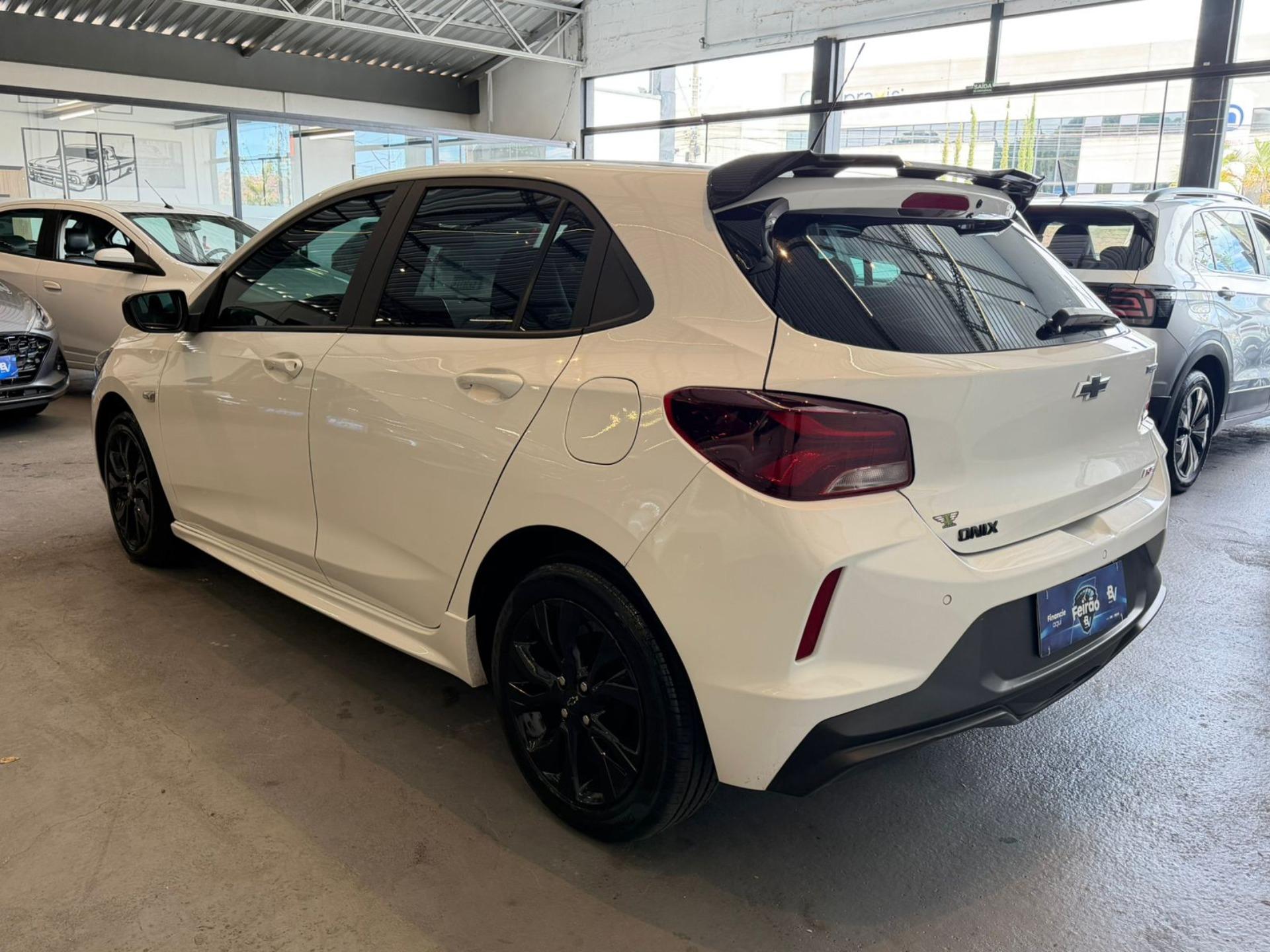 CHEVROLET Onix Hatch - Foto