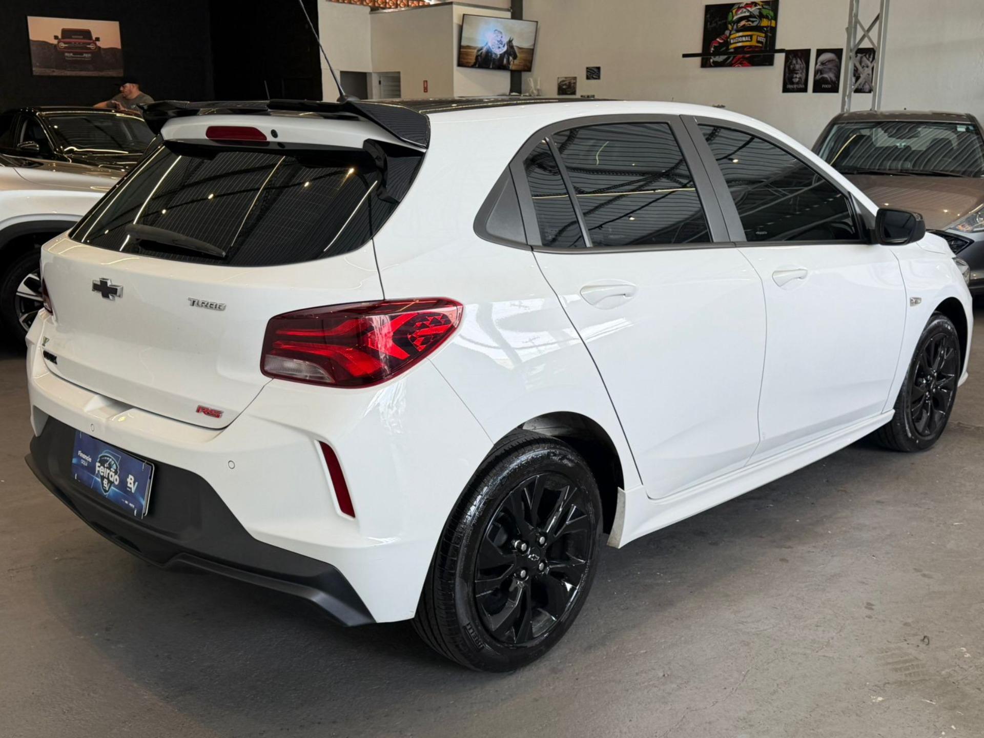 CHEVROLET Onix Hatch - Foto