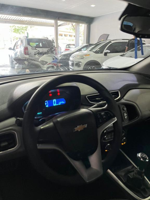 CHEVROLET Onix Hatch - Foto