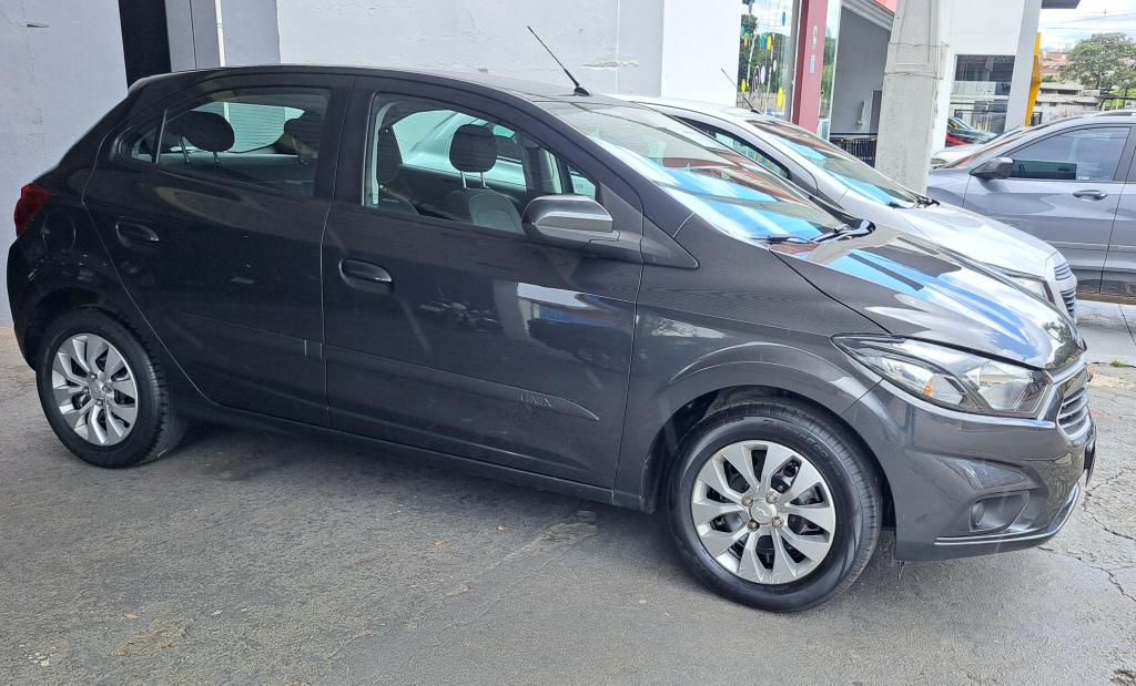 CHEVROLET Onix Hatch - Foto