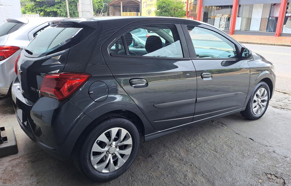 CHEVROLET Onix Hatch - Foto