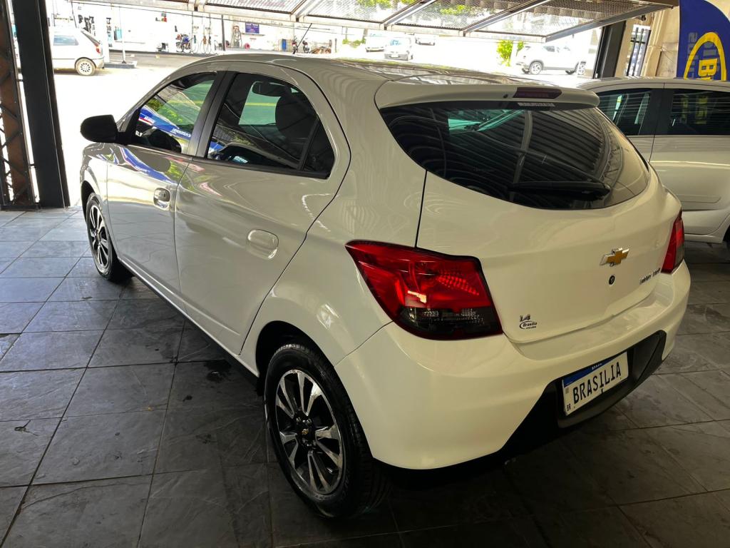 CHEVROLET Onix Hatch - Foto