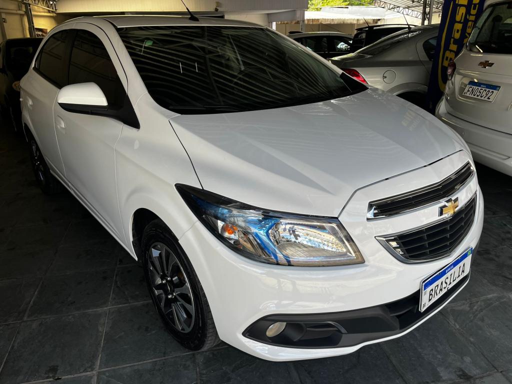 CHEVROLET Onix Hatch - Foto