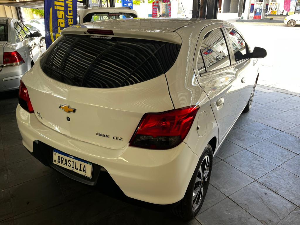 CHEVROLET Onix Hatch - Foto