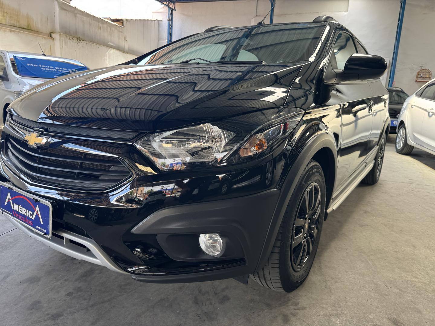 CHEVROLET Onix Hatch - Foto