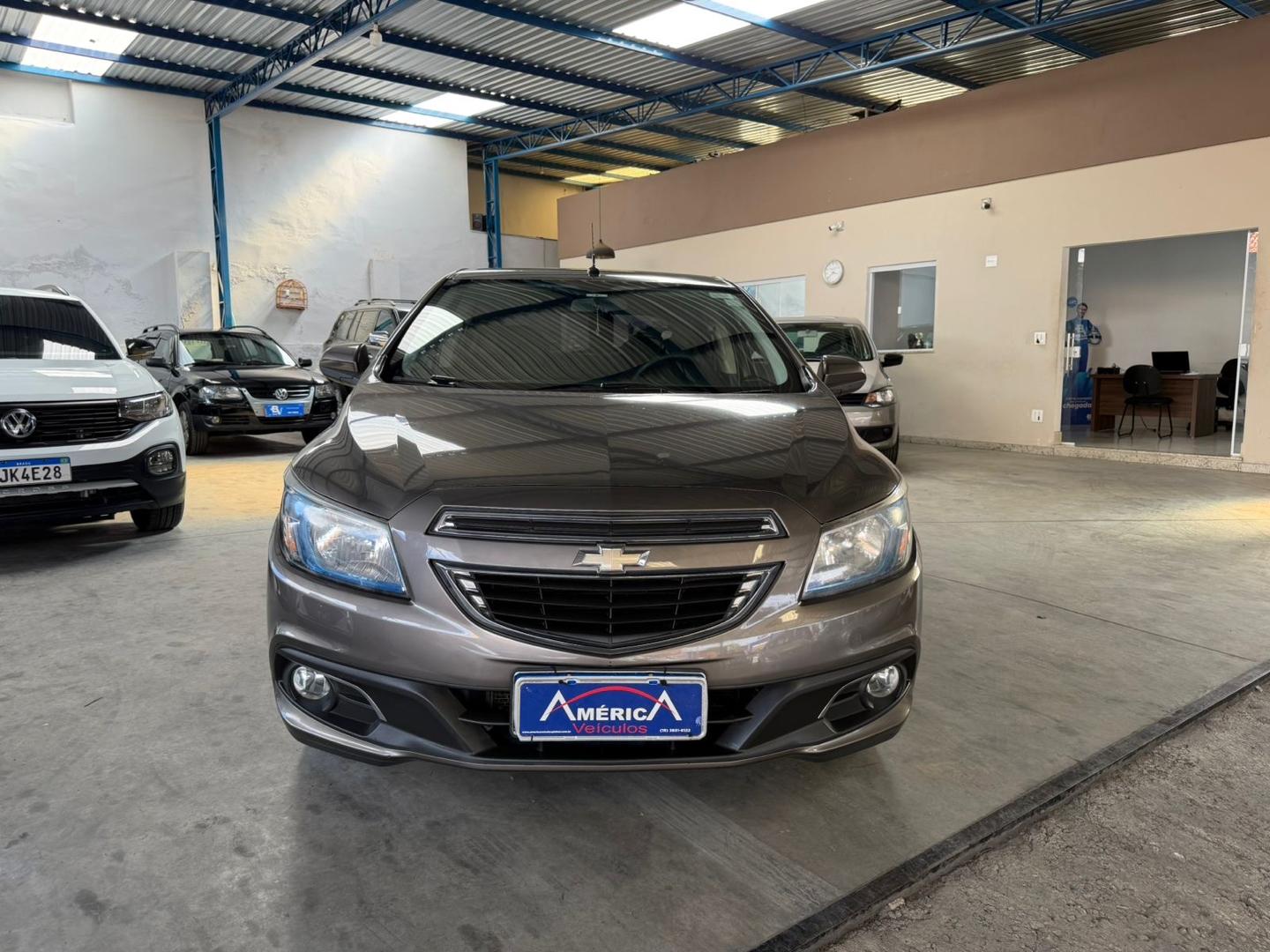 CHEVROLET Onix Hatch - Foto